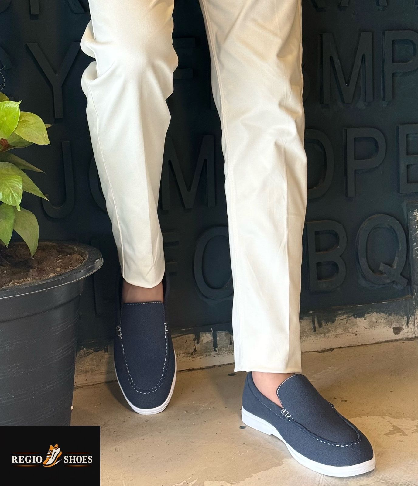 BLUE SUEDE WHITE SOLE MOCCASION