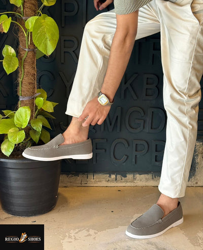 GREY SUEDE WHITE SOLE MOCCASION