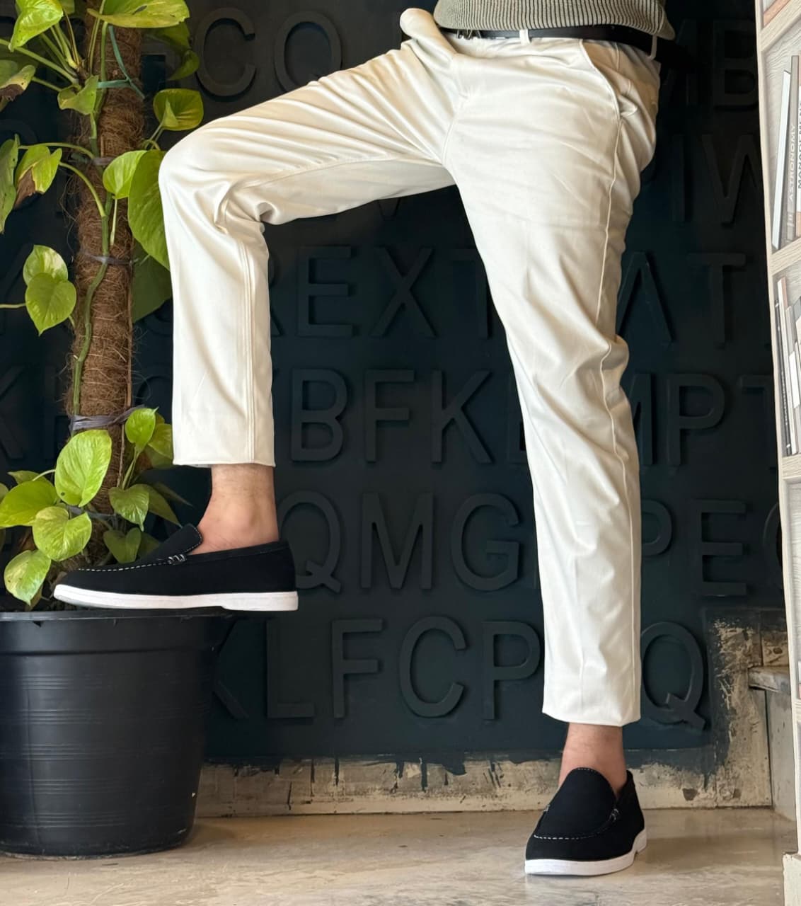 BLACK SUEDE WHITE SOLE MOCCASION